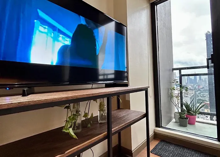 With View, Balcony, Gym, Fast Wifi, Netflix *